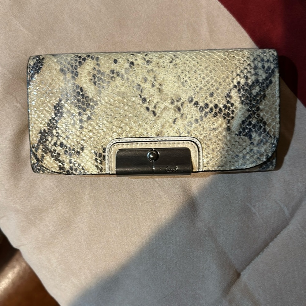 Go to Wallet scatter pattern excellent condition